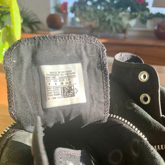 SOLD   Blk zip high top Cons. - Picture 7 of 10